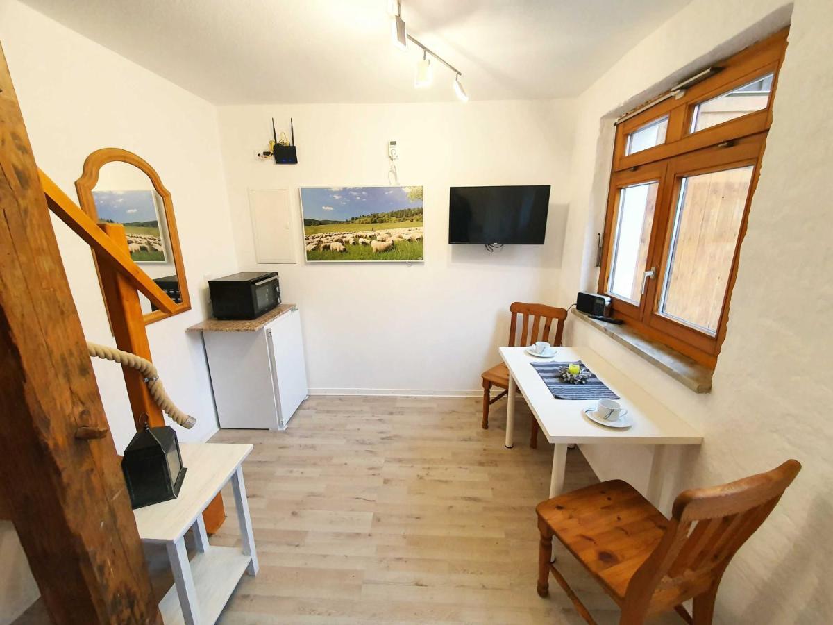 Appartement Ferienhaus Rhoener Auszeit à Kaltenwestheim Extérieur photo